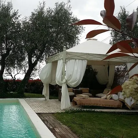 Villa Altar